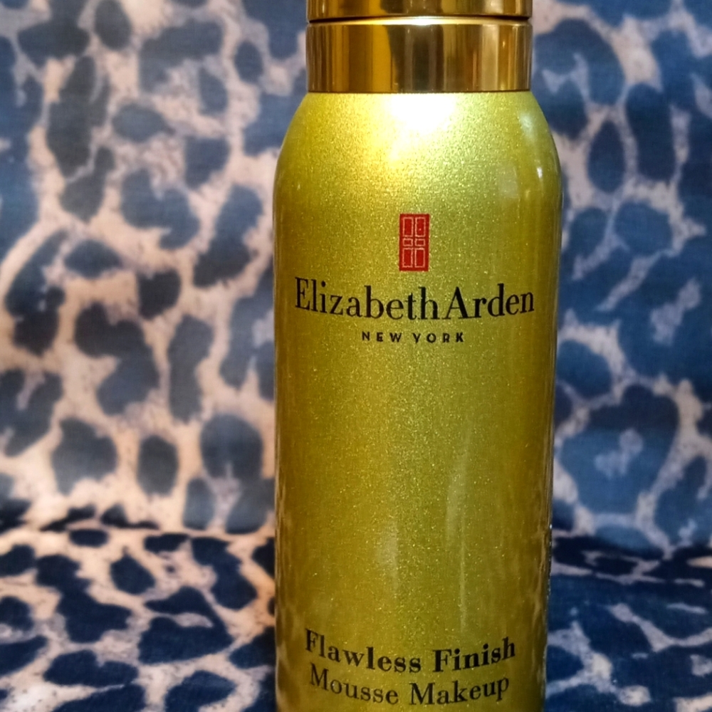 Elizabeth Arden Flawless Finish Mousse Makeup